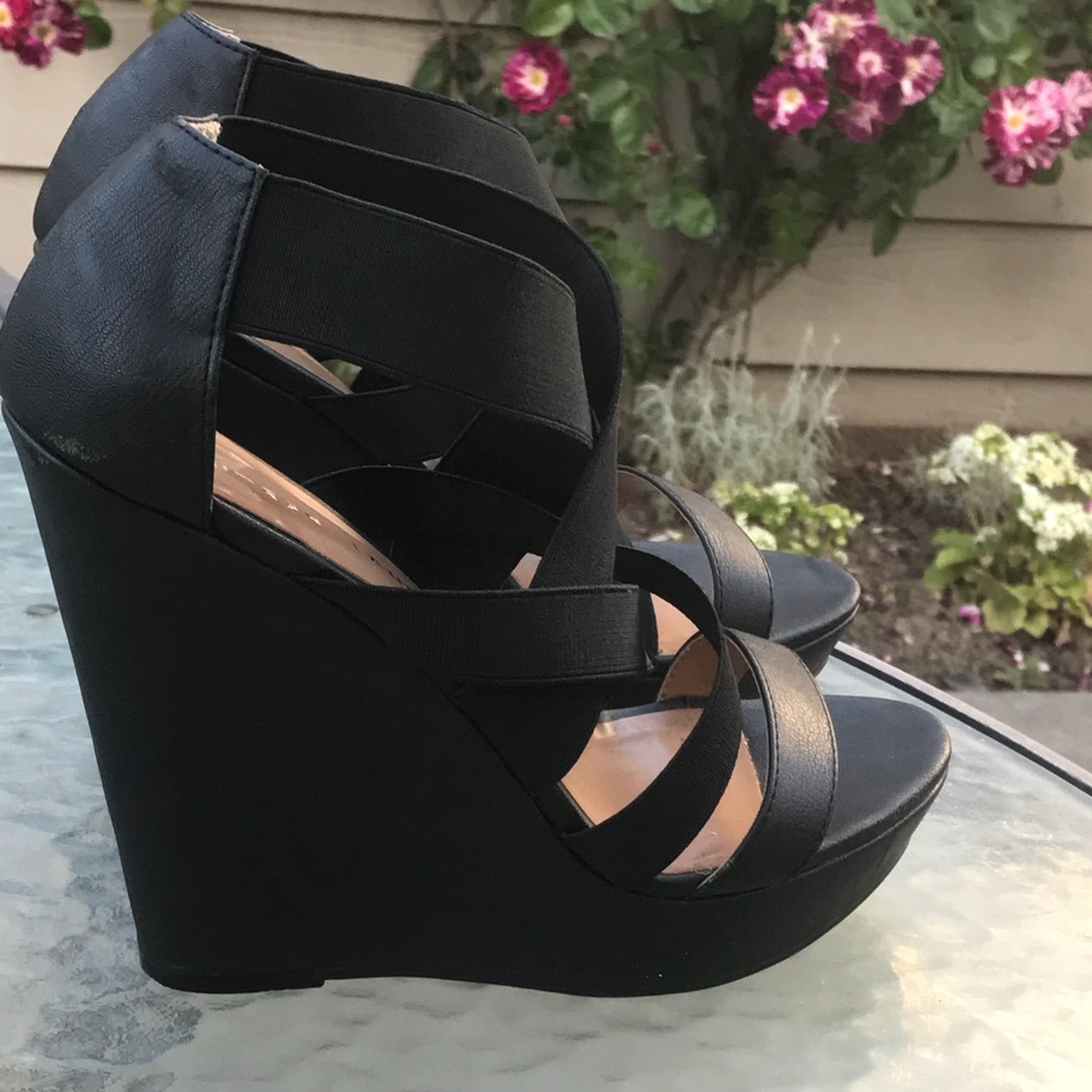 Chinese Laundry Wedges